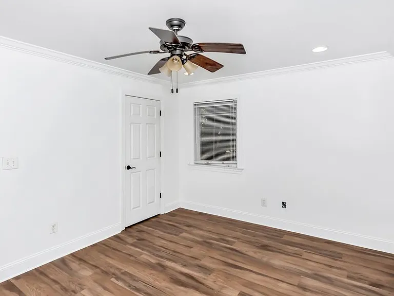 1401 McCullough Ave NE #8 — Photo 9
