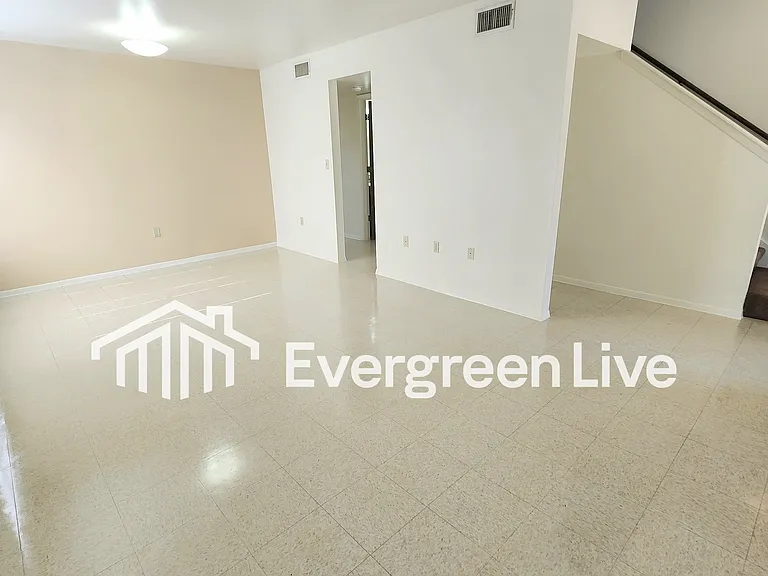 124 Crusader Ct — Photo 3