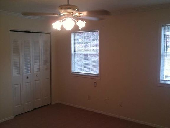 Bedroom w/ceiling fan