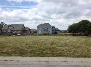 902 Birchwood Dr, Raymore, MO 64083