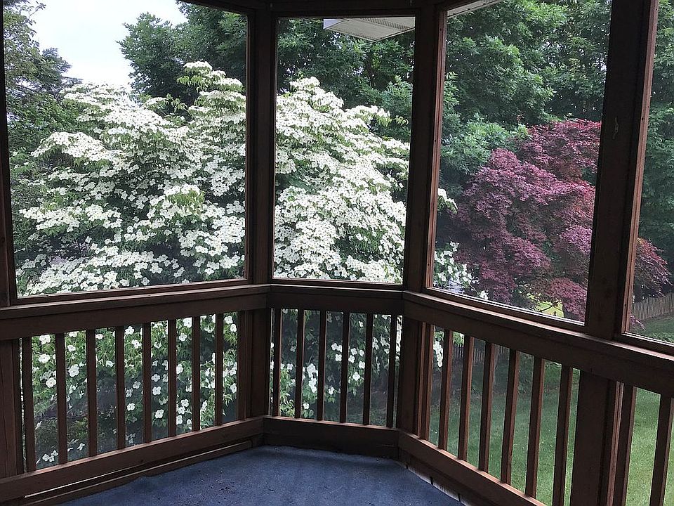 1st image of 733 Rosecroft Ct