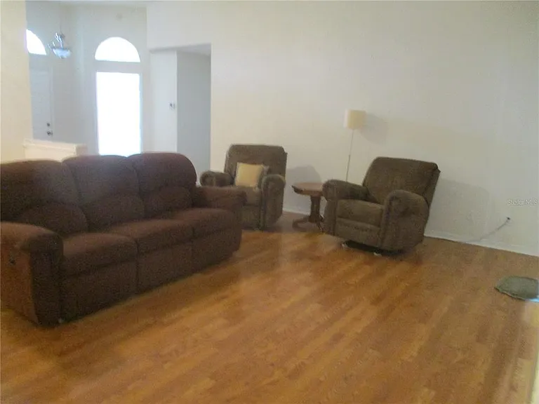 209 N Brockfield Dr — Photo 2