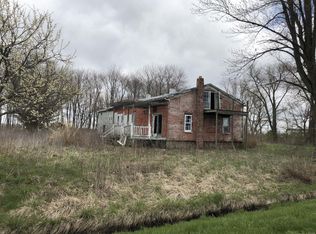 9621 Decamp Rd, Staunton, IL 62088