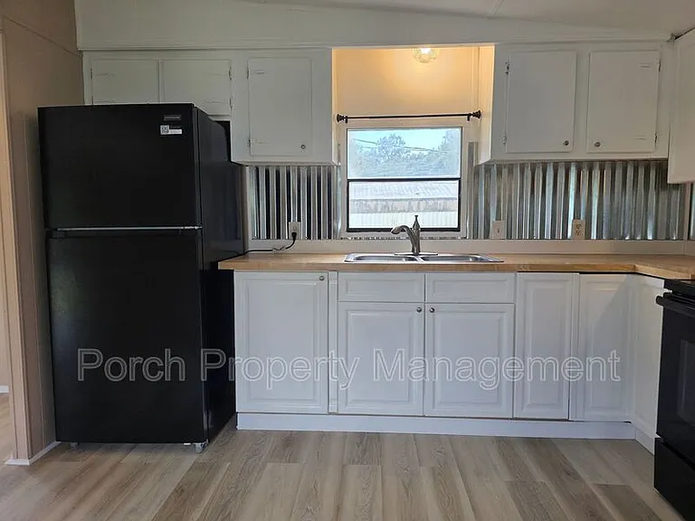1207 Mills Ave — Photo 12