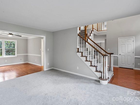 4th image of 7206 Groveview Ct