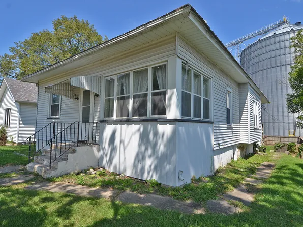 230 W Johnson St, Utica, IL 61373