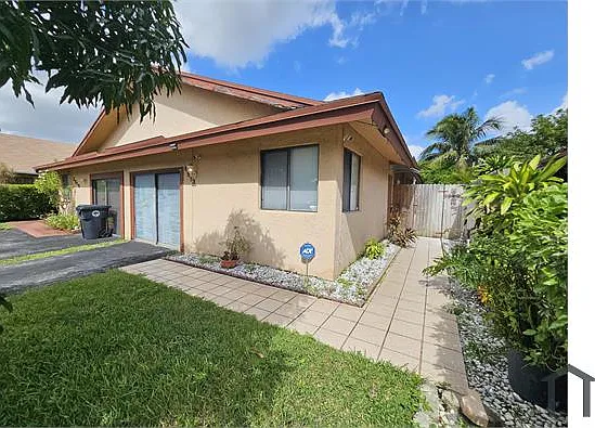 4 bed, 1380 sqft, $3,905 — Photo 2