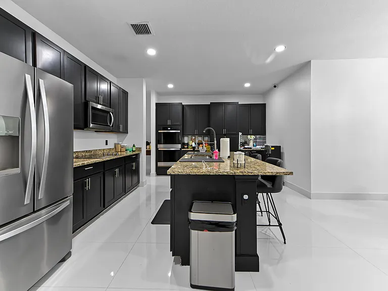 7461 Moonrise Dr — Photo 13