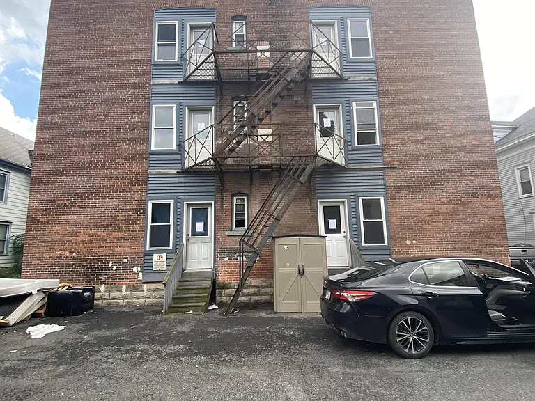 911 State St — Photo 27