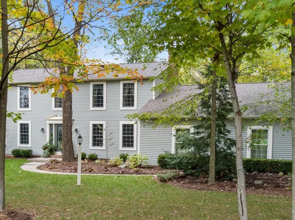 5323 Sherington Rd, Fort Wayne, IN 46814