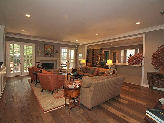 5th image of 6260 Regina Ln