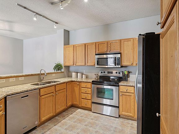5th image of 14392 Raymond Ln