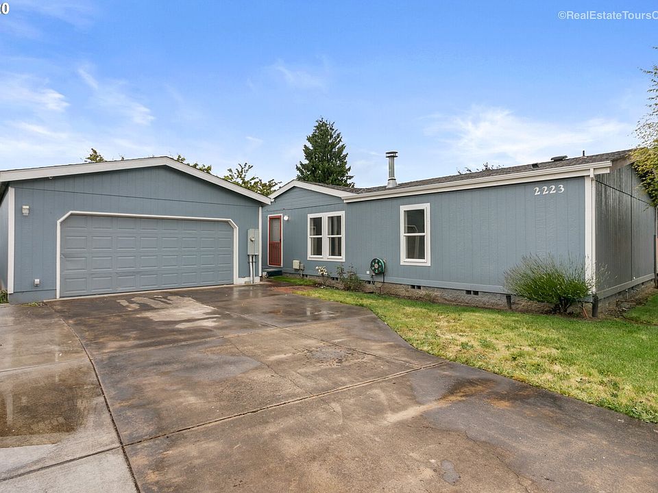 1st image of 2223 NE 9th Ave