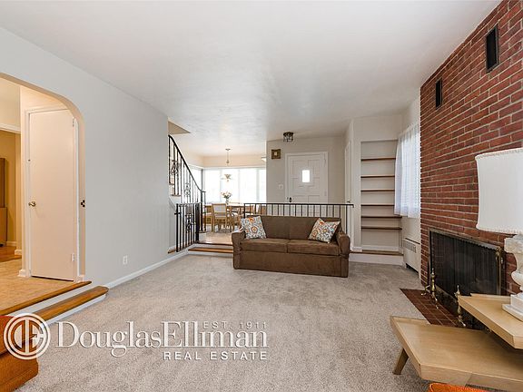 3rd image of 549 Greenway St E