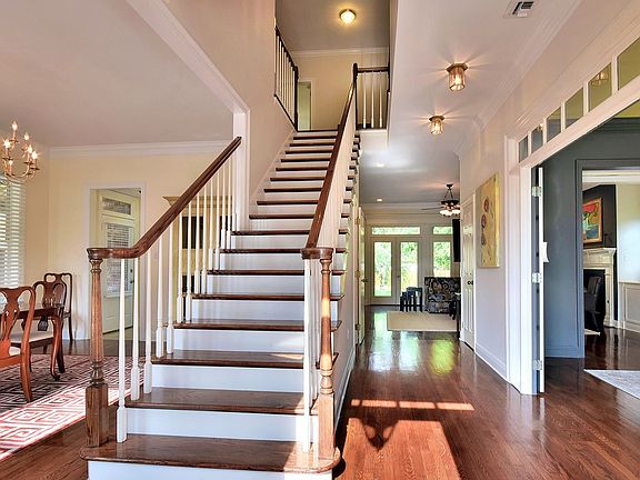 3rd image of 454 Hesper Ave