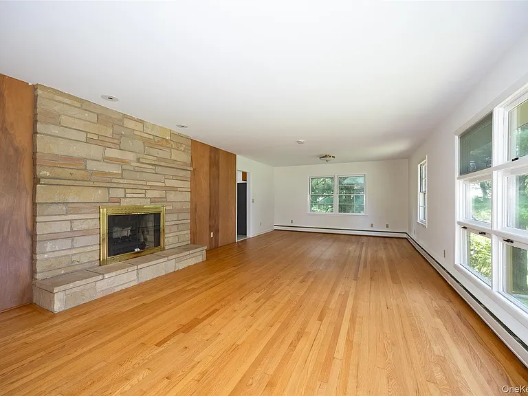 2108-2110 New Hackensack Rd — Photo 3