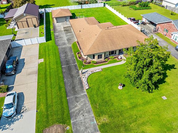 2nd image of 4018 Country Dr