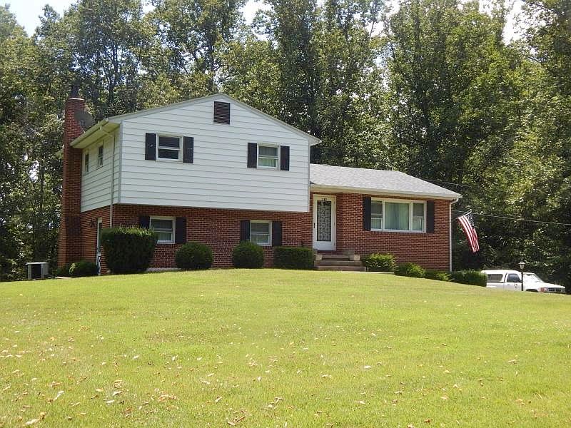 1st image of 110 Breezewood Ln