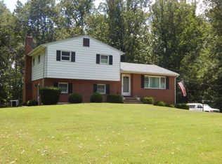 110 Breezewood Ln, Vinton, VA 24179