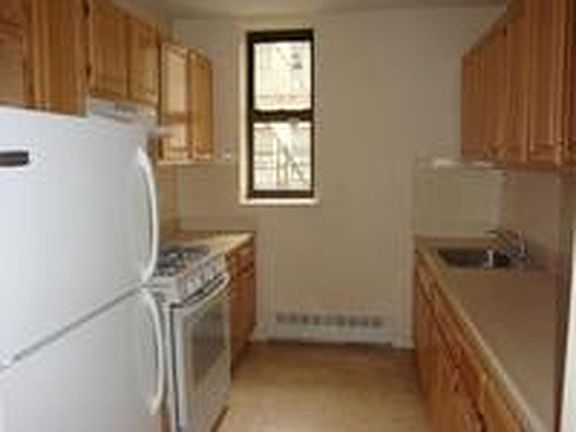3rd image of 1521 Watson Ave Unit 5B