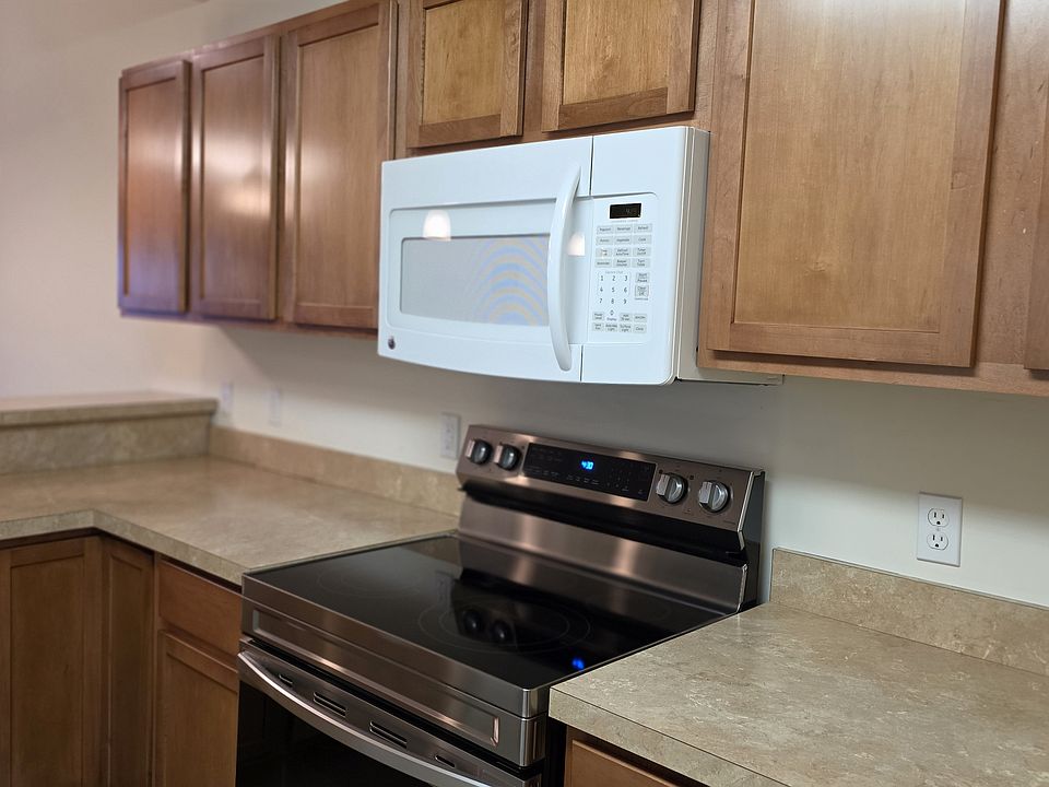 Samsung stove/oven & GE microwave