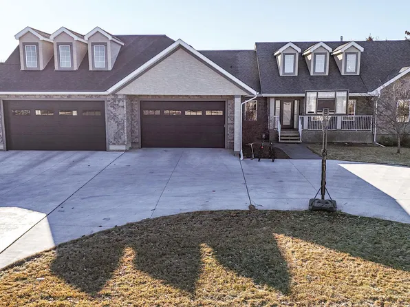 109 Derochie Dr, Claresholm, AB T0L 0T0