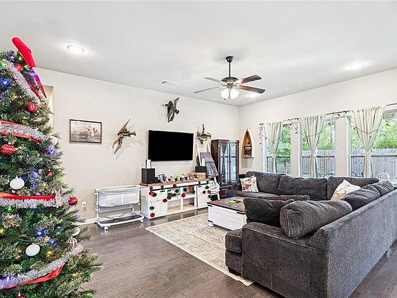 5th image of 1092 Berkshire Dr