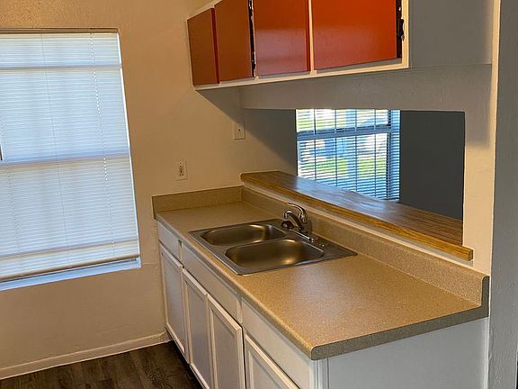 3rd image of 4207 Woodmanor Dr APT 2