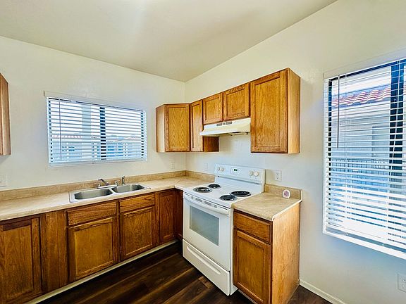 5th image of 309-311 W Elm St #311-1201