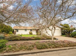 948 V St, Springfield, OR 97477