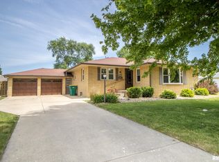 1135 Parkview Rd, Galesburg, IL 61401