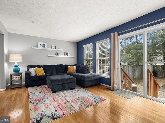 2nd image of 9509 Oakhurst Dr