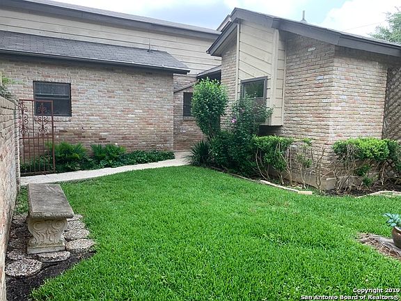 3rd image of 3627 Hunters Cir