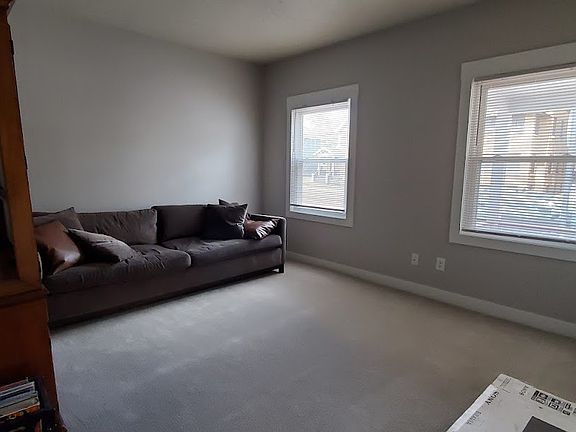 2nd image of 930 Wealthy St SE #B