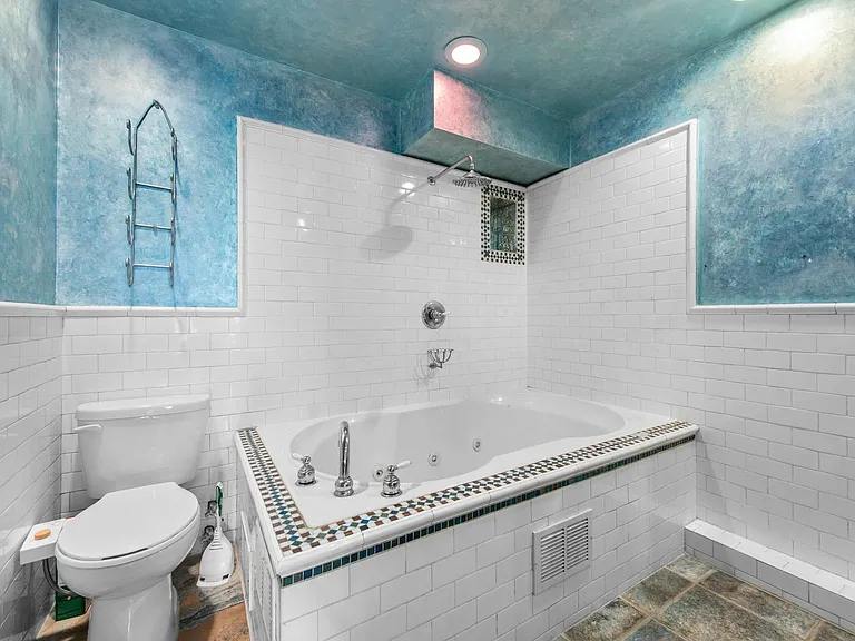 22 Cornelia St #14 — Photo 7