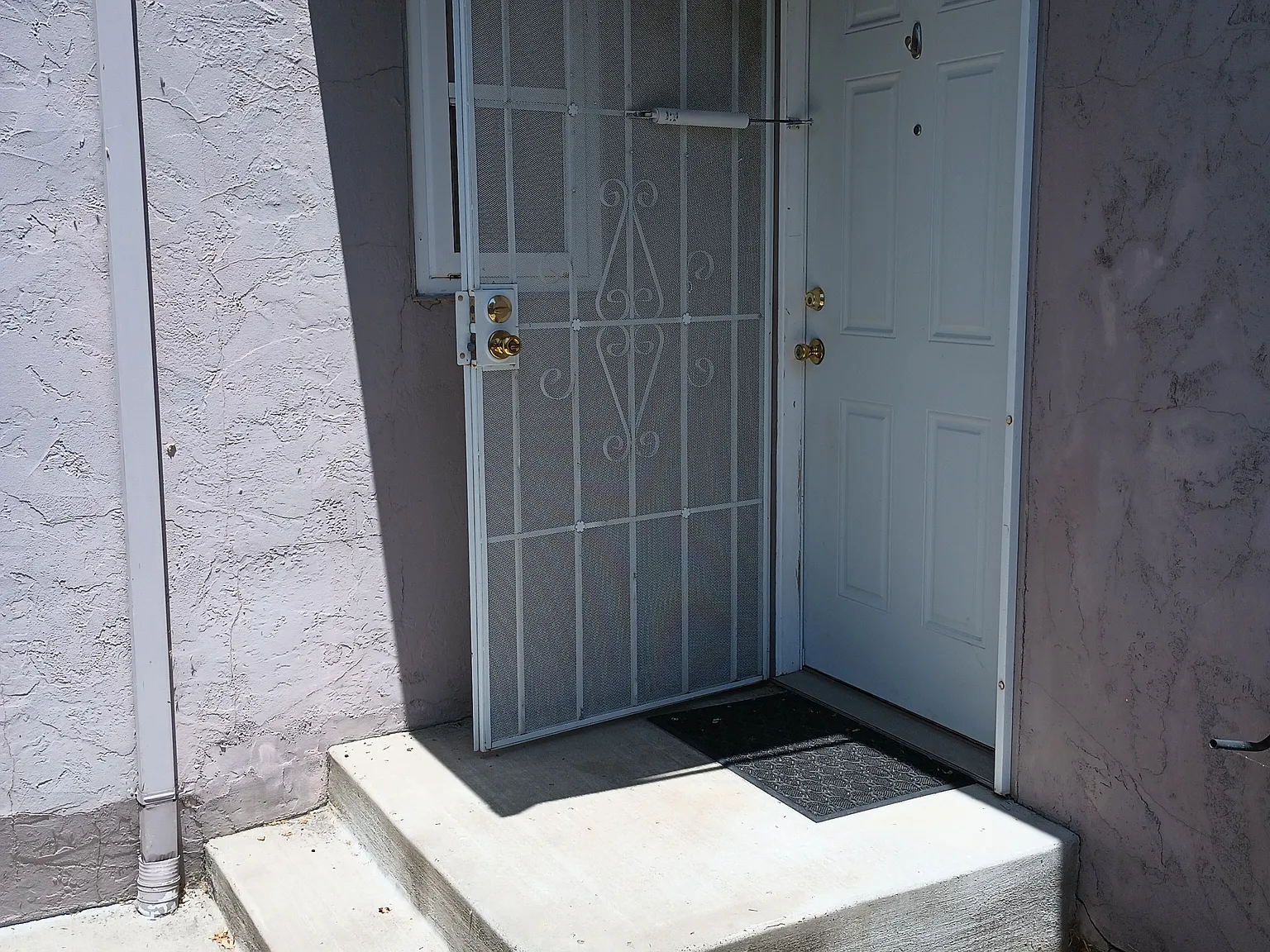 Private Studio Oasis. Frt, Bck, Side Yard, W&D, Quiet, Spacious, Prime Loca — Photo 1