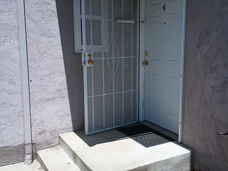 130 Sherrod Ct #B — Photo 1