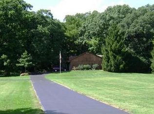 9N348 Oak Tree Ln, Elgin, IL 60124