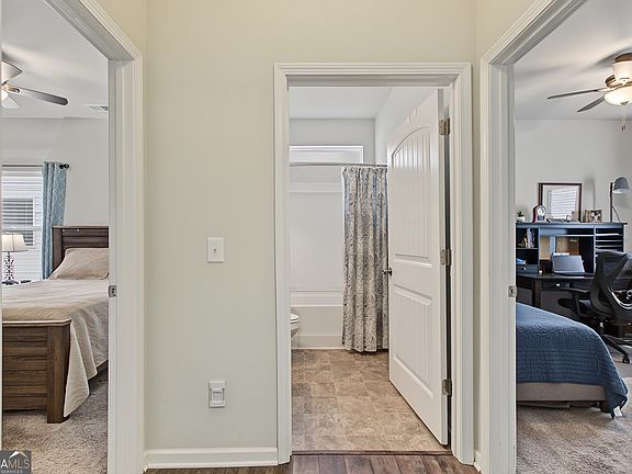 5th image of 137 Thomaston St