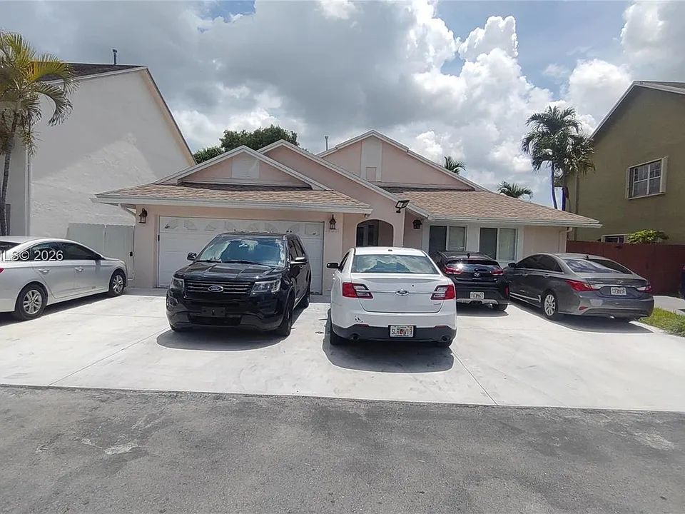 19081 NW 77th Ct