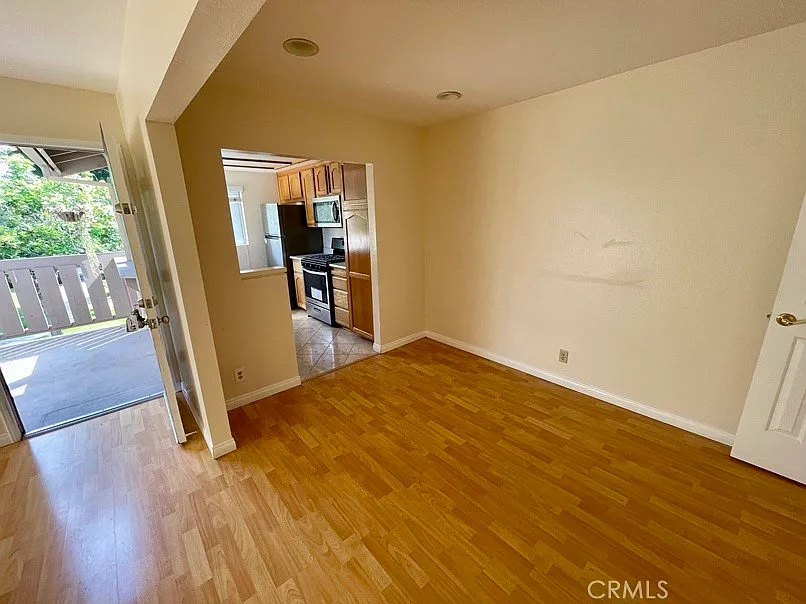 2 bed, 917 sqft, $3,195 — Photo 2