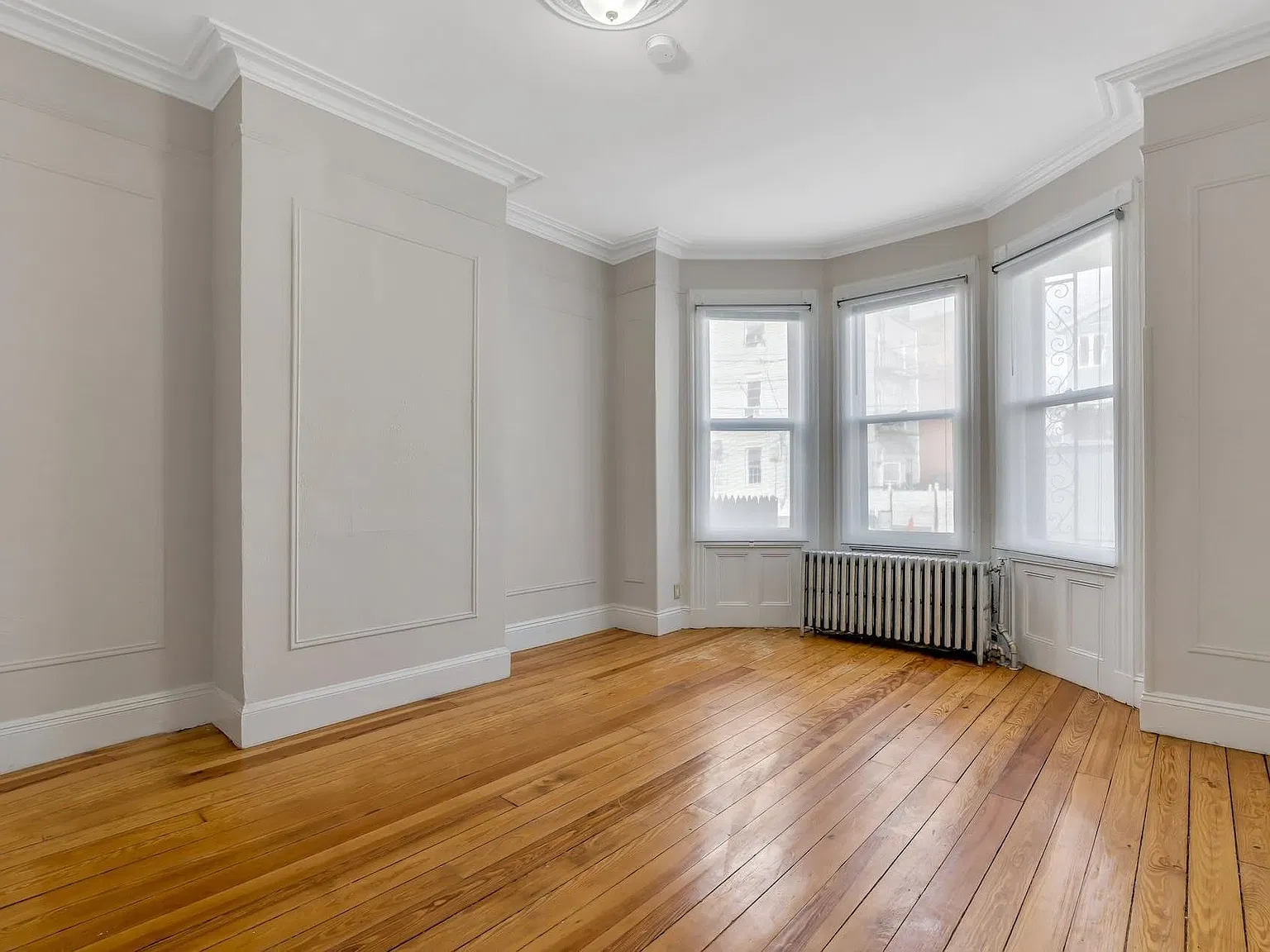 3 bed, 1.0 bath, $3,200 — Photo 2