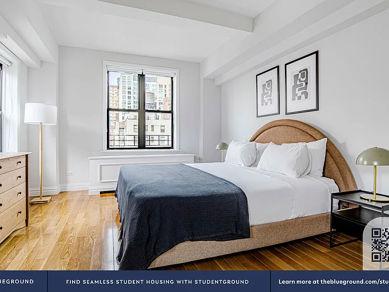 210 W 70th St #918 — Photo 11