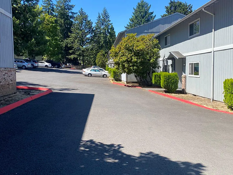Parkwood Court Apartments — Photo 25