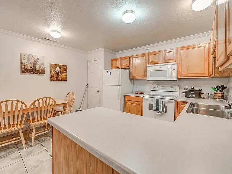 539 N University Ave #202 — Photo 2