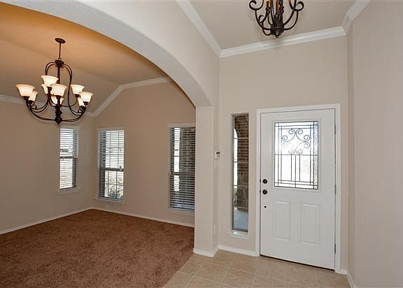 5th image of 913 Cloudlock Dr