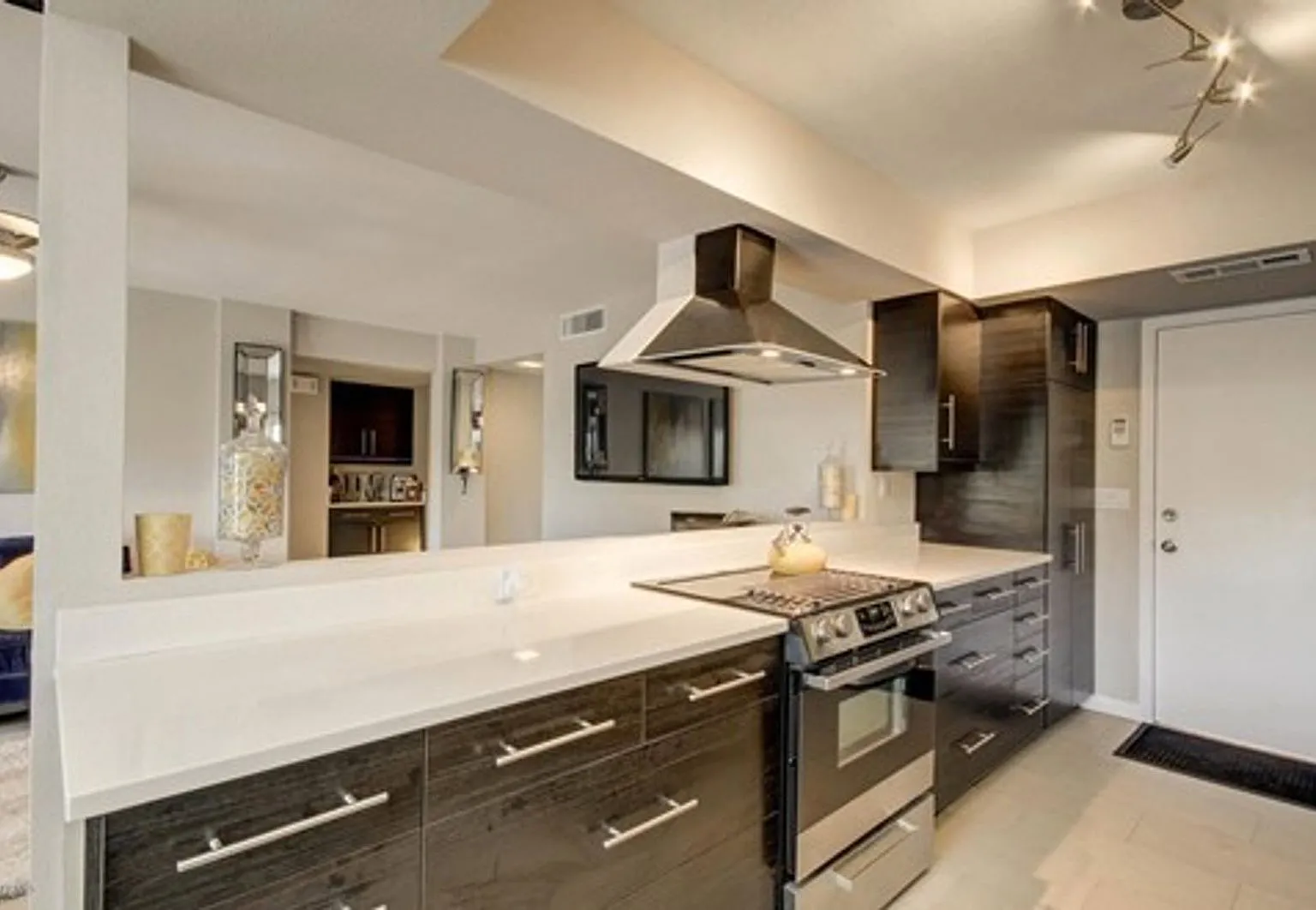 2 bed, 2.0 bath, 1147 sqft, $1,999 — Photo 3