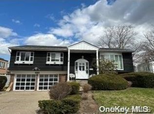 930 Cliffside Ave, Valley Stream, NY 11581