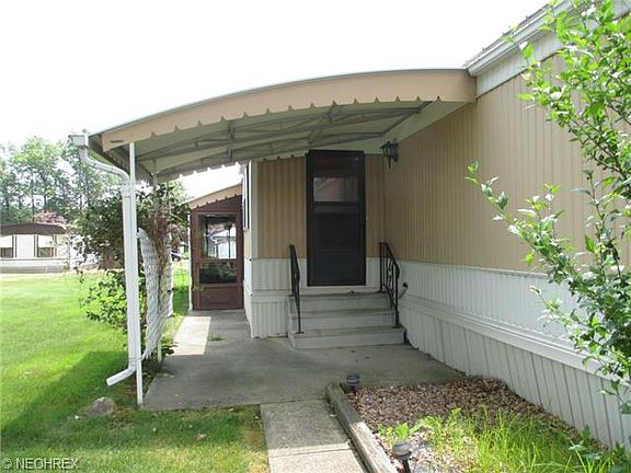 2nd image of 33 Parkway Dr #33