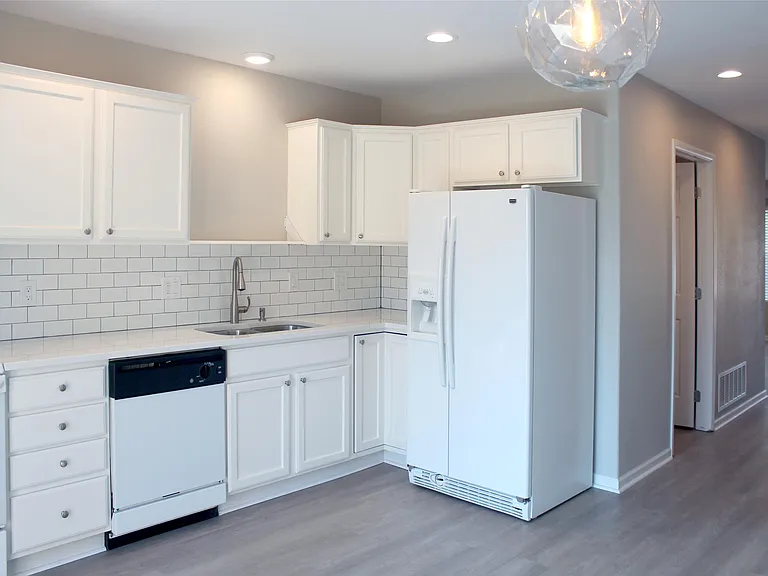 Oakcrest Cir — Photo 1